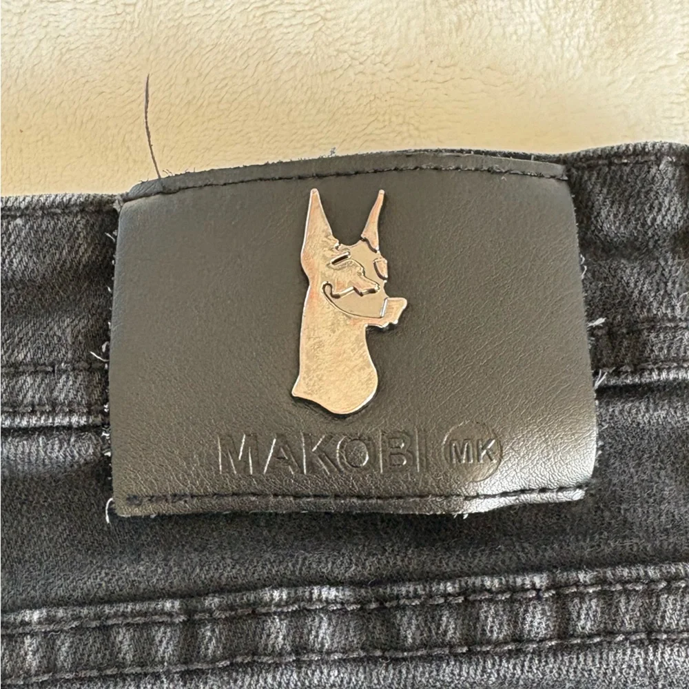 Makobi Ripped Jeans - Picture 3 of 4